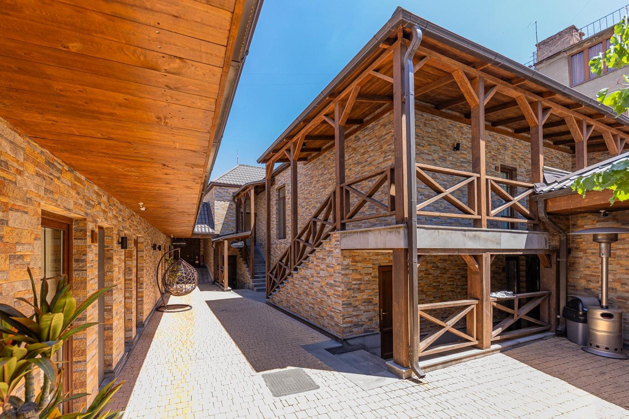 Boutique Living Hotel Yerevan Exterior photo