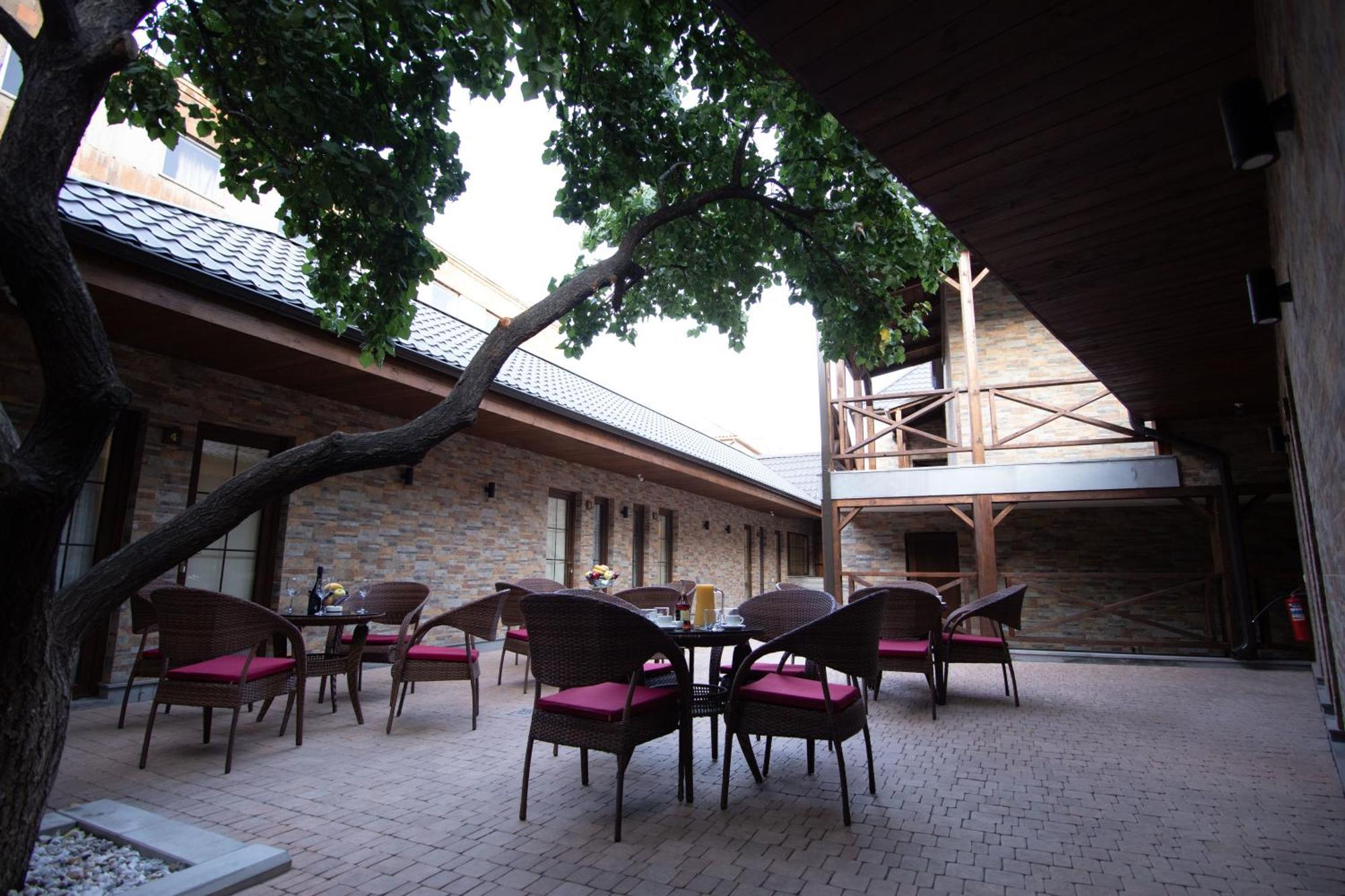 Boutique Living Hotel Yerevan Exterior photo