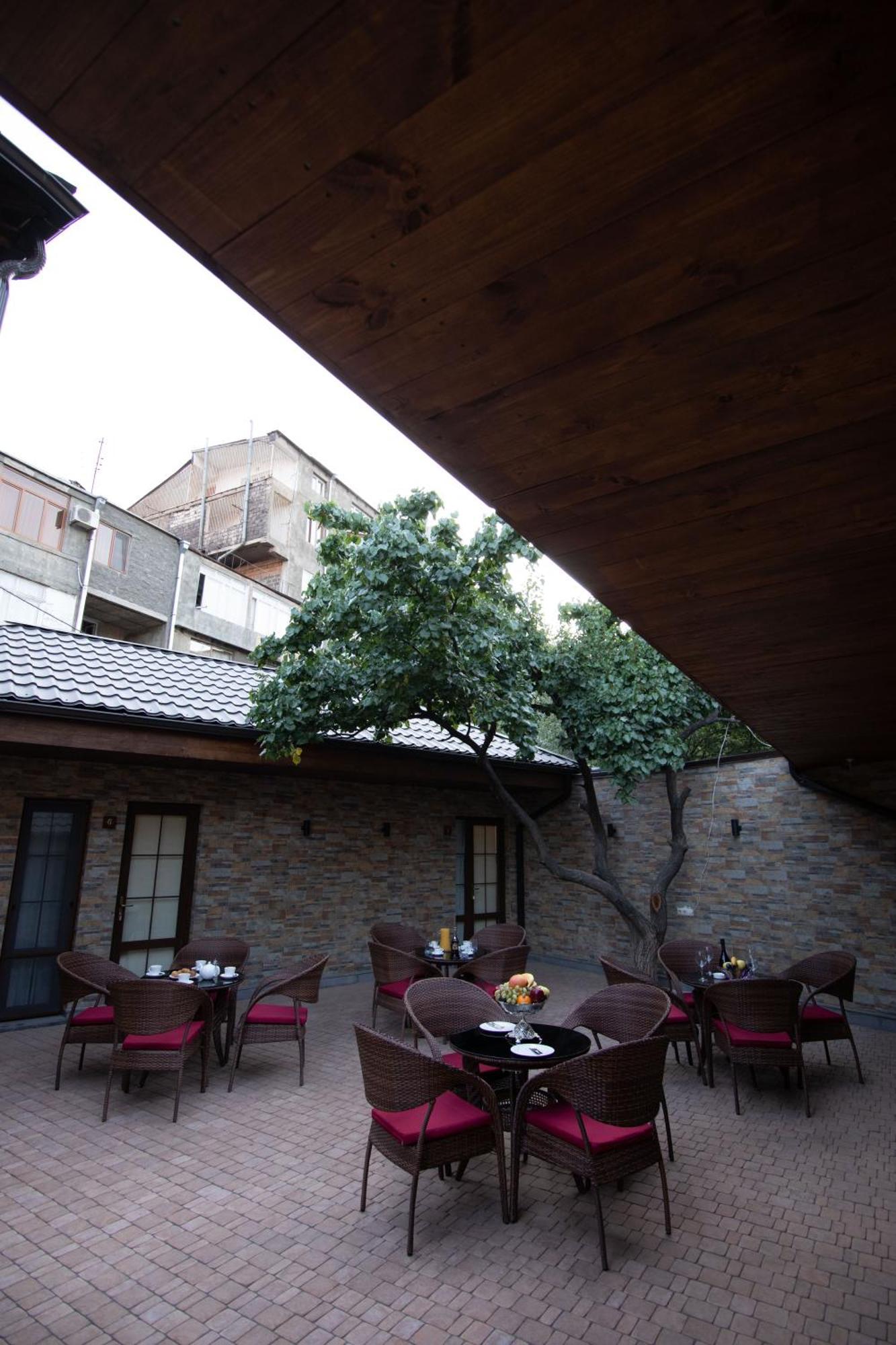 Boutique Living Hotel Yerevan Exterior photo